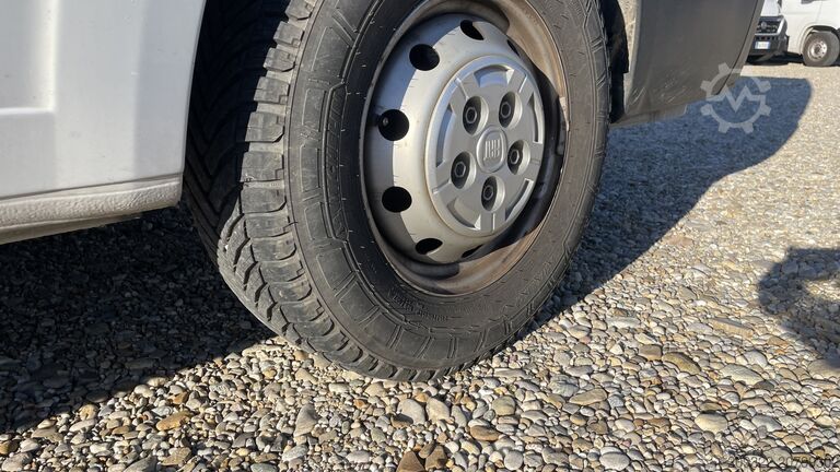 Wohnwagen/Wohnmobil Fiat Weinsberg Carabus 600 K | 4 Posti Letto | Completamente Attrezzato