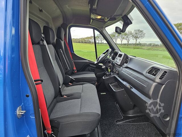 RENAULT MASTER 2.3 L1H1 150Pk Euro6 RED-Edition Trekhaak Airco 3-Zits CruiseControl! RENAULT MASTER 2.3 L1H1 150Pk Euro6 RED-Edition Trekhaa...