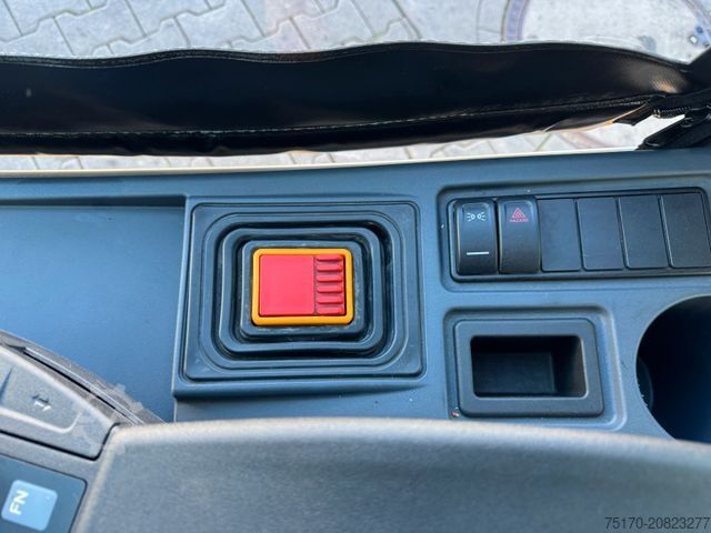 Frontstapler JUNGHEINRICH EFG 215 / Triplex: 4.25m! / SS / nur 2.865h!