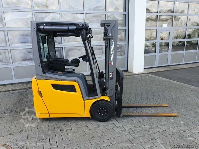 Frontstapler JUNGHEINRICH EFG 215 / Triplex: 4.25m! / SS / nur 2.184h!