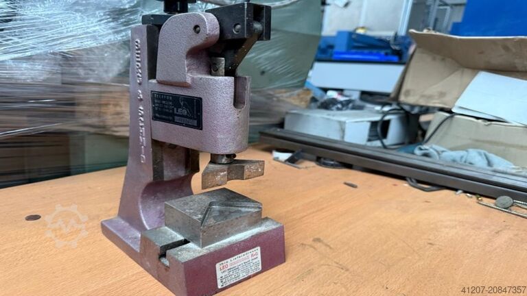 Verschiedene Berg und Schmid Toggle press for beech corners