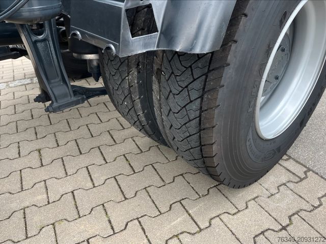 Truck chassis IVECO X-WAY AD200X48/P HR ON+*HI-Traction*für Kipper