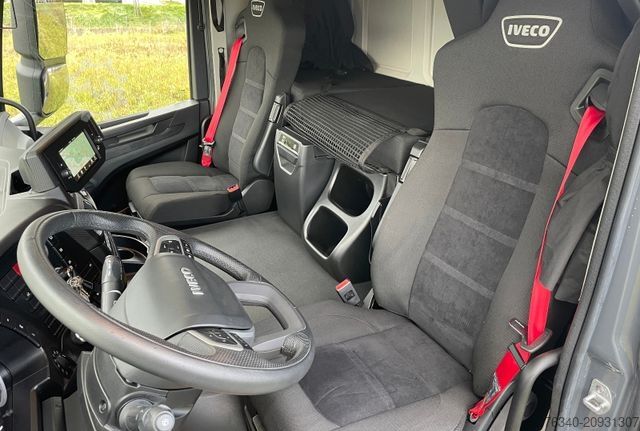 Special purpose truck IVECO Iveco T-WAY AT380T45W*6x6* Expeditionsfahrzeug*