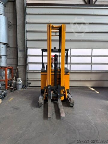 Schubmaststapler Jungheinrich ETV 214