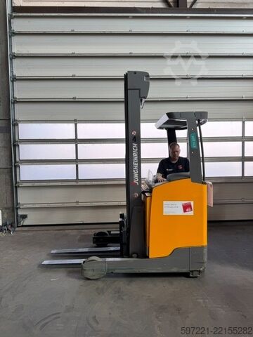 Schubmaststapler Jungheinrich ETV 214