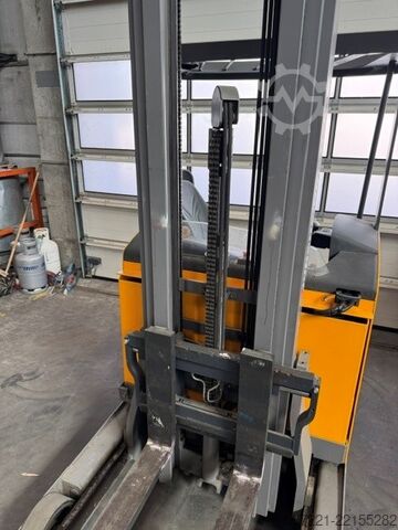 Schubmaststapler Jungheinrich ETV 214