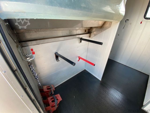 Livestock transporter MERCEDES-BENZ Atego 8180 3-4  Pferde  Wohnung