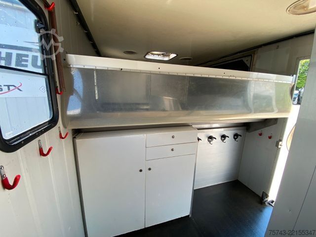 Livestock transporter MERCEDES-BENZ Atego 8180 3-4  Pferde  Wohnung