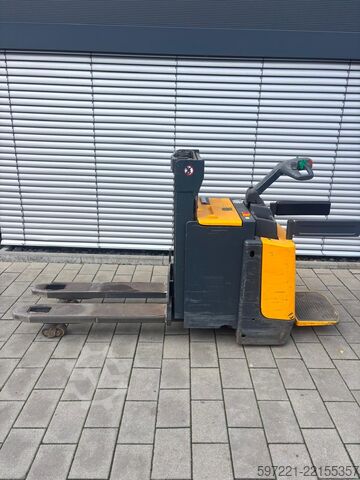 Pallet Stackers Jungheinrich ERD 220 --> Batterie aus 2019!