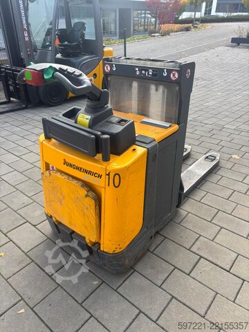 Pallet Stackers Jungheinrich ERD 220 --> Batterie aus 2019!