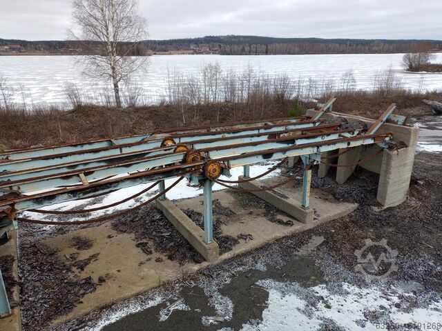 Logintake with debarker