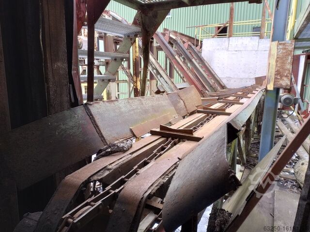 Logintake with debarker