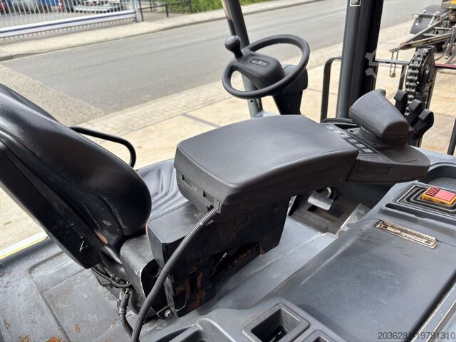 Electric 4-wheel forklift Caterpillar 2EP5000