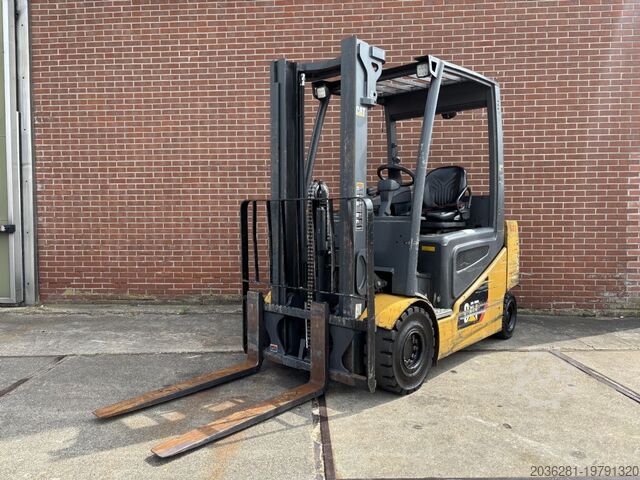 Electric 4-wheel forklift Caterpillar 2EP5000