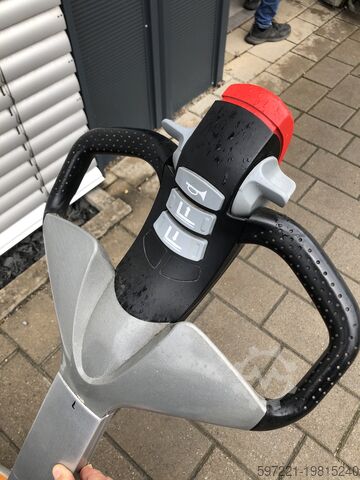 Electric Pallet Trucks Still EXU16