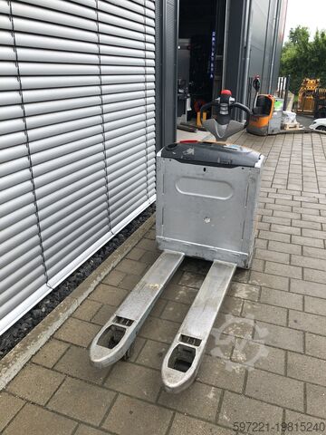 Electric Pallet Trucks Still EXU16