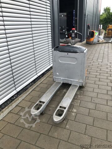 Electric Pallet Trucks Still EXU16
