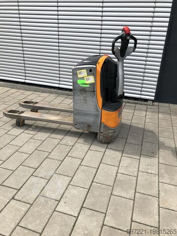 Electric Pallet Trucks Still EXU16