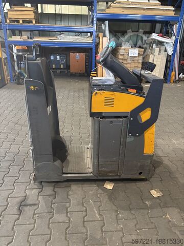 Schleppfahrzeuge Jungheinrich EZS130 Lithium