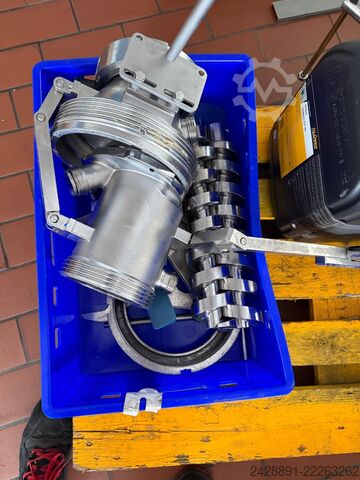 Vacuum stuffer with a wolf VEMAG HP30E