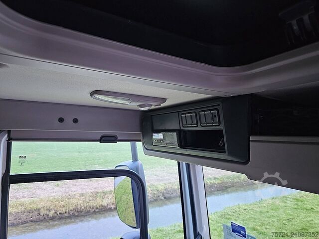 Tarpaulin DAF CF 260 19T TAILLIFT AIRCO