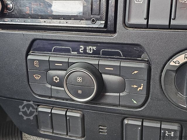 Tarpaulin DAF CF 260 19T TAILLIFT AIRCO