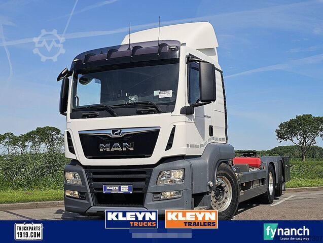 Chassis with cab MAN 26.460 TGS 6X2