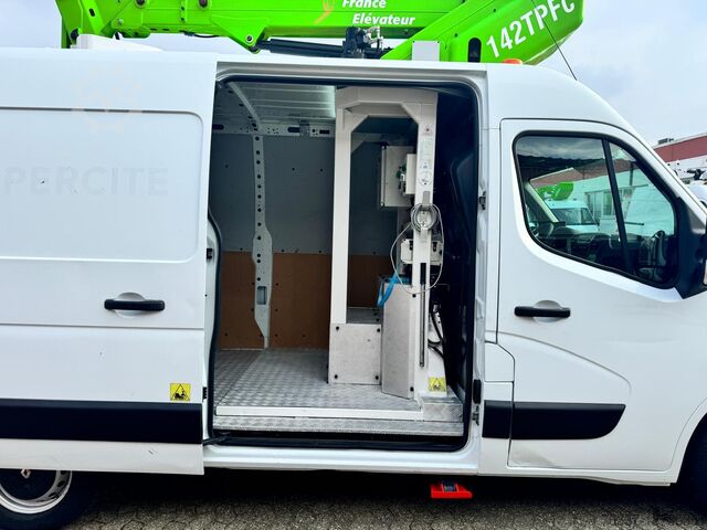 Aerial work platform Renault Steiger France Elévateur 142 TPFc
