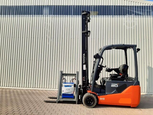 Electric 3-wheel forklift Toyota 8FBE20T