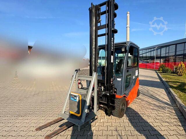 Electric 4-wheel forklift Toyota 8FBMT25