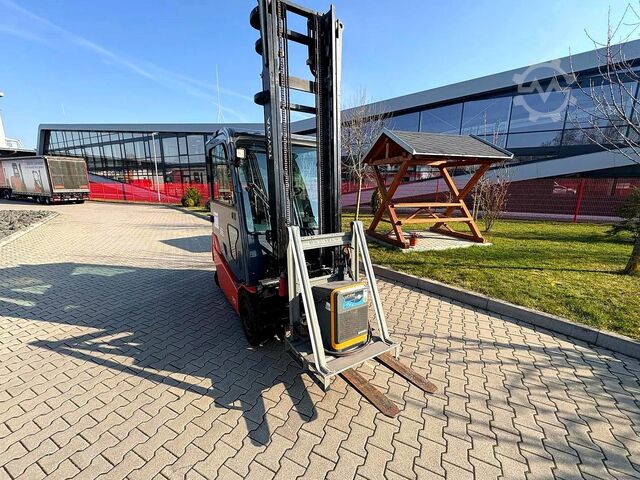 Electric 4-wheel forklift Toyota 8FBMT25
