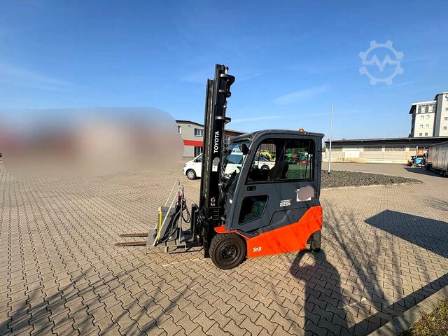 Electric 4-wheel forklift Toyota 8FBMT25