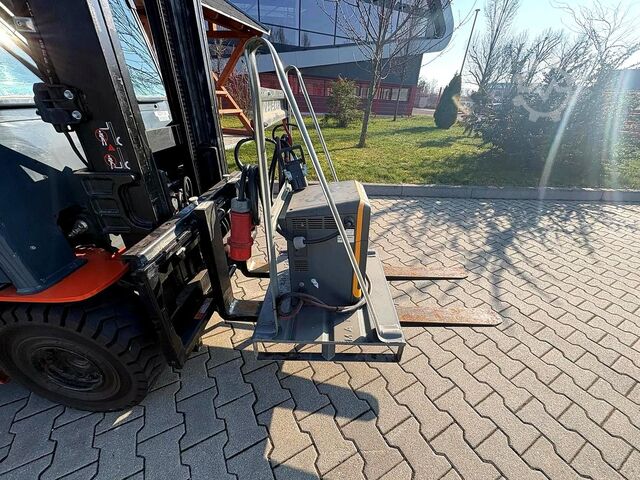 Electric 4-wheel forklift Toyota 8FBMT25