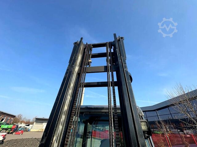 Electric 4-wheel forklift Toyota 8FBMT25