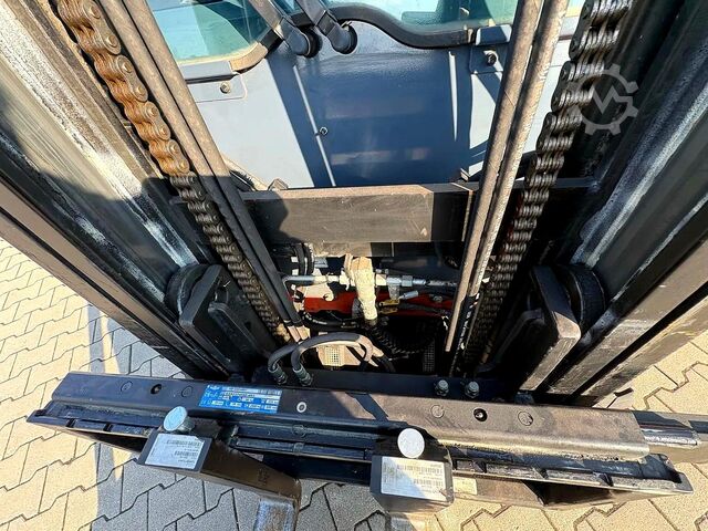 Electric 4-wheel forklift Toyota 8FBMT25