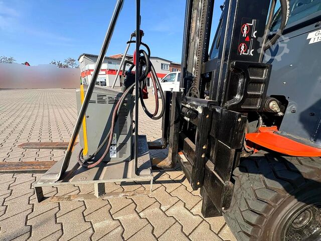Electric 4-wheel forklift Toyota 8FBMT25