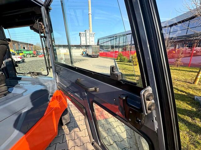 Electric 4-wheel forklift Toyota 8FBMT25