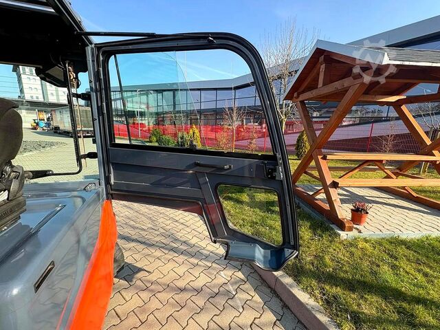Electric 4-wheel forklift Toyota 8FBMT25