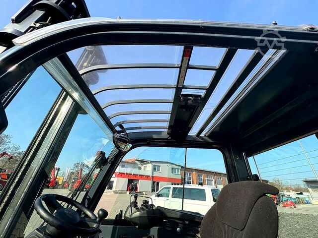 Electric 4-wheel forklift Toyota 8FBMT25