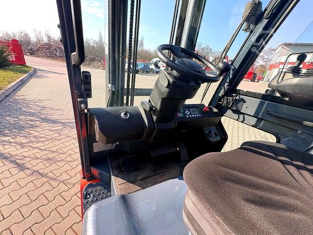 Electric 4-wheel forklift Toyota 8FBMT25