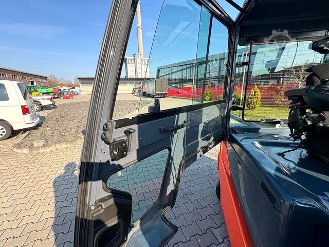 Electric 4-wheel forklift Toyota 8FBMT25