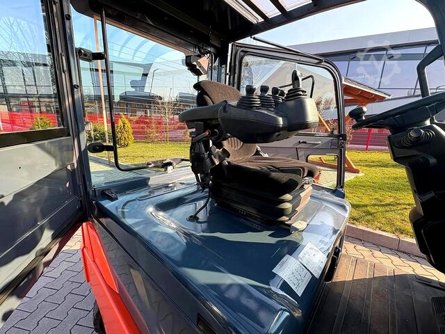 Electric 4-wheel forklift Toyota 8FBMT25