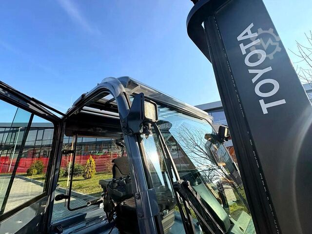 Electric 4-wheel forklift Toyota 8FBMT25