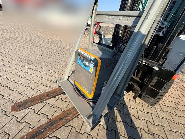 Electric 4-wheel forklift Toyota 8FBMT25