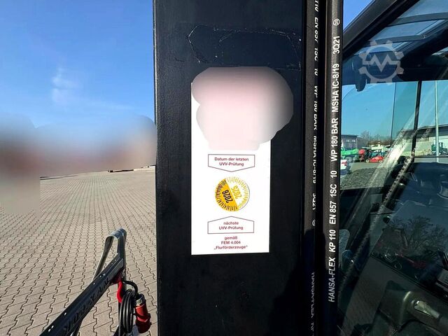 Electric 4-wheel forklift Toyota 8FBMT25