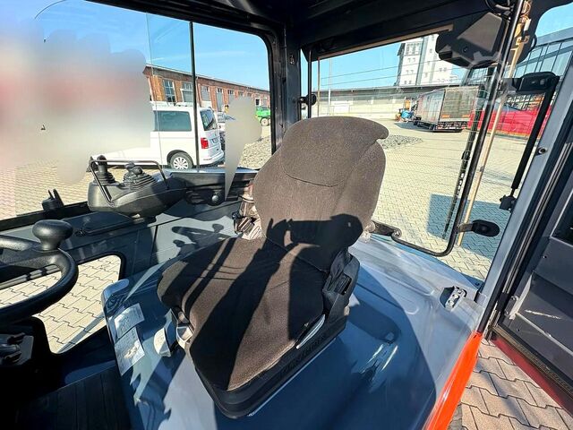 Electric 4-wheel forklift Toyota 8FBMT25