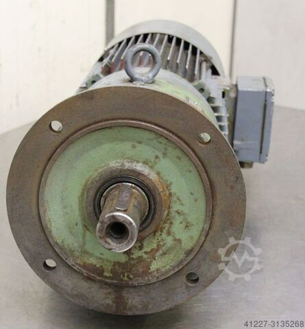 Gear motor 2.9 kW 152 rpm SEW-EURODRIVE RF70GN112M