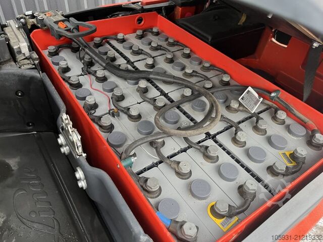 Electric 3-wheel forklift Linde E16C-02