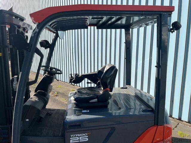 Electric 4-wheel forklift Toyota 8FBMT25