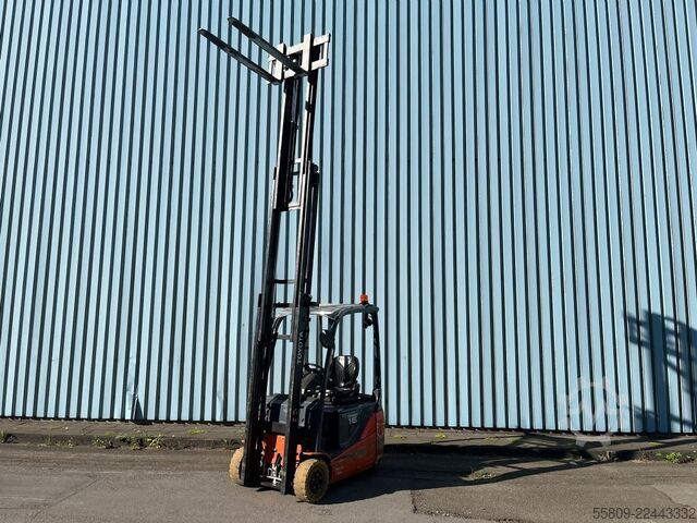 Electric 4-wheel forklift Toyota 8FBEK16T